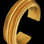 A EUROPEAN GOLD BRACELET LATE BRONZE AGE, CIRCA 1390-1000 B.C.