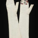 Pair of elbow-length cream fine cotton mittens