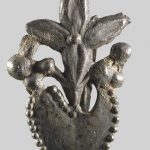 Pilgrim-badge; lead alloy; brooch with pin at back; heart with flower springing from it